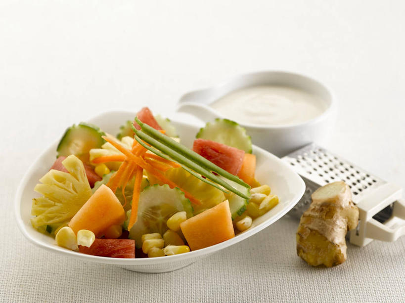 牛奶,无人,横图,俯视,室内,特写,白天,白色背景,桌面,桌子,姜,蔬菜,水果,阴影,新鲜,反射,木制,影子,陶瓷,生食,沙拉,食品,果实,陶瓷制品,饮品,营养,色拉,酸奶,沙律,水果沙拉,食物,饮料,一个,木制品,容器,碗,摄影,有机食品,绿色食品,影棚,单个,色拉酱,储藏,乳制品,奶,储存,千岛酱,止咳,发酵,止痛,解毒,优格,优酪乳,发汗,温肺,温胃,行气,止呕,百辣云,生姜,老姜,彩图,高角度拍摄,影棚拍摄,拍摄,贮存,散寒