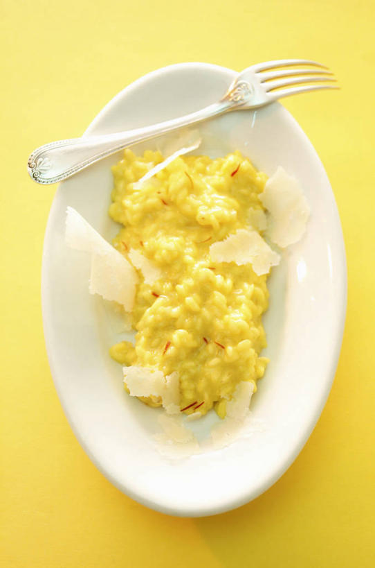 米饭,咖哩,奶酪,无人,竖图,俯视,室内,特写,白天,烹饪,西餐,快乐,桌面,桌子,餐具,阴影,黄色背景,反射,木制,叉子,碟子,盘,影子,调料,谷类,谷物,干酪,起司,料理,食品,饭,米,调味品,芝士,营养,调味料,大米,咖喱,菜肴,美食,藏红花,食物,一个,盘子,木制品,碟,乳酪,西式,摄影,佳肴,影棚,单个,保护,番红花,五谷,乳制品,发酵,餐叉,西红花,进餐用具,彩图,高角度拍摄,影棚拍摄,拍摄