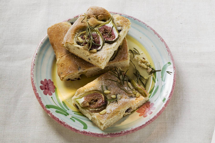 点心,面包,无人,横图,俯视,室内,特写,白天,桌面,桌子,无花果,餐具,水果,阴影,新鲜,反射,木制,碟子,盘,影子,生食,食品,面点,果实,松子,松子仁,食物,糕点,一个,盘子,木制品,碟,有机食品,绿色食品,单个,迷迭香,松仁,海洋之露,松籽仁,映日果,树地瓜,奶浆果,蜜果,彩图,高角度拍摄