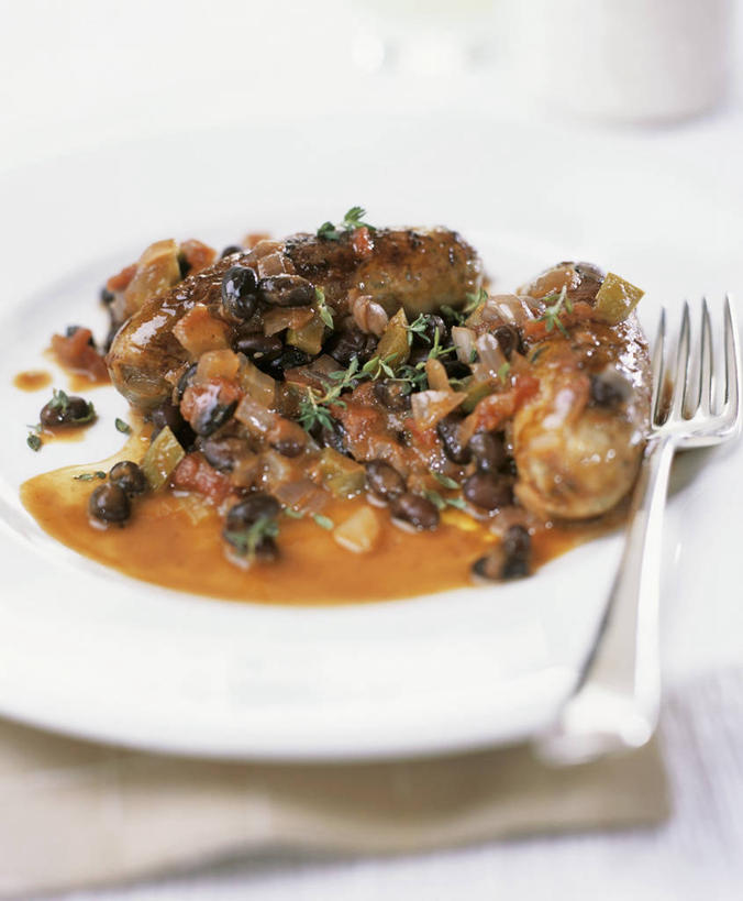 无人,竖图,俯视,室内,特写,白天,烹饪,西餐,植物,桌面,桌子,豆,蔬菜,餐具,金属制品,阴影,朦胧,模糊,新鲜,反射,金属,木制,叉子,碟子,盘,影子,豆类,豆子,肉,香肠,料理,食品,腊肠,猪肉,菜肴,美食,肉类,食物,一个,盘子,木制品,碟,西式,佳肴,有机食品,绿色食品,单个,肉食,餐叉,豆科,豚肉,进餐用具,彩图,高角度拍摄