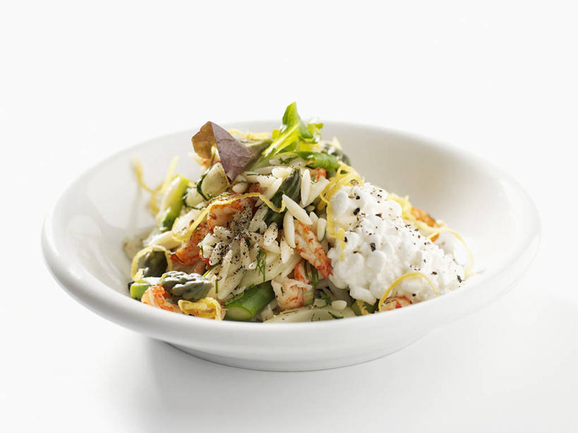 点心,海鲜,无人,横图,俯视,室内,特写,白天,白色背景,桌面,桌子,芦笋,蔬菜,阴影,新鲜,反射,木制,影子,陶瓷,生食,蔬菜沙拉,虾,沙拉,食品,甜点,甜品,陶瓷制品,色拉,水产,沙律,海洋生物,食物,糕点,一个,木制品,容器,碗,甜食,奶油,摄影,有机食品,绿色食品,影棚,单个,色拉酱,储藏,乳制品,储存,水生动物,海产品,千岛酱,水生物,海底动物,激凌,克林姆,淇淋,猪尾巴,药鸡豆子,石刁柏,蚂蚁杆,龙须菜,狼尾巴根,彩图,高角度拍摄,影棚拍摄,拍摄,贮存