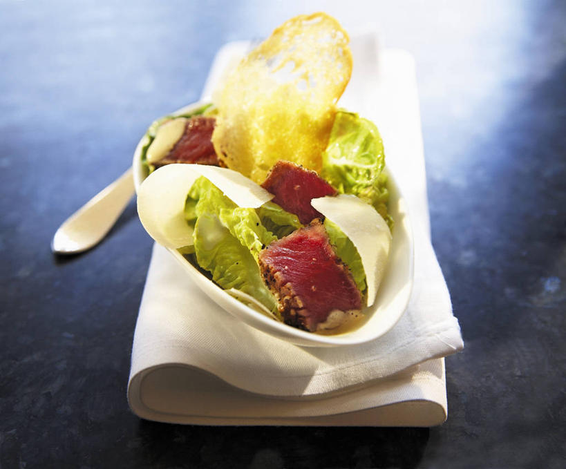 海鲜,生鱼片,奶酪,无人,横图,俯视,室内,特写,白天,餐桌,桌子,蔬菜,一堆,阴影,堆叠,堆积,新鲜,反射,鱼,影子,勺子,陶瓷,肉,生食,蔬菜沙拉,鱼肉,鱼片,干酪,起司,沙拉,食品,陶瓷制品,芝士,营养,鲔鱼,色拉,水产,金枪鱼,沙律,肉类,鱼类,海洋生物,食物,两个,容器,调羹,汤匙,碗,乳酪,有机食品,绿色食品,餐台,色拉酱,储藏,堆,吞拿鱼,乳制品,储存,水生动物,海产品,千岛酱,水生物,发酵,肉食,海底动物,沙西米,彩图,高角度拍摄,贮存,刺身