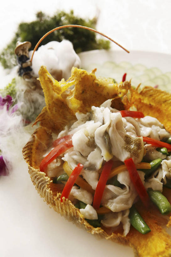 无人,竖图,俯视,室内,特写,白天,白色背景,烹饪,西餐,植物,餐桌,桌子,豆,辣椒,蔬菜,一堆,许多,阴影,堆叠,堆积,朦胧,模糊,新鲜,反射,影子,豆类,豆子,肉,鱼肉,料理,食品,菜肴,美食,肉类,食物,红色,容器,西式,摄影,佳肴,有机食品,绿色食品,影棚,餐台,储藏,堆,储存,肉食,彩椒,豆科,辣角,红海椒,大椒,辣虎,广椒,甜椒,柿子椒,辣子,海椒,番椒,灯笼椒,彩图,高角度拍摄,影棚拍摄,拍摄,贮存