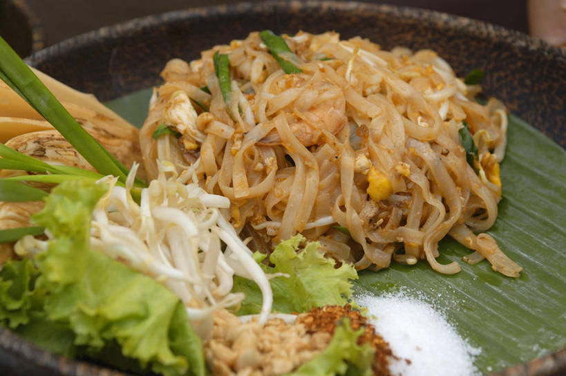 面食,面条,意大利面,无人,横图,俯视,室内,特写,白天,西餐,餐桌,桌子,叶子,一堆,许多,阴影,堆叠,堆积,反射,影子,蛋,鸡蛋,面,料理,食品,绿叶,食物,嫩叶,西式,摄影,影棚,餐台,堆,卵,叶,叶片,彩图,高角度拍摄,影棚拍摄,拍摄