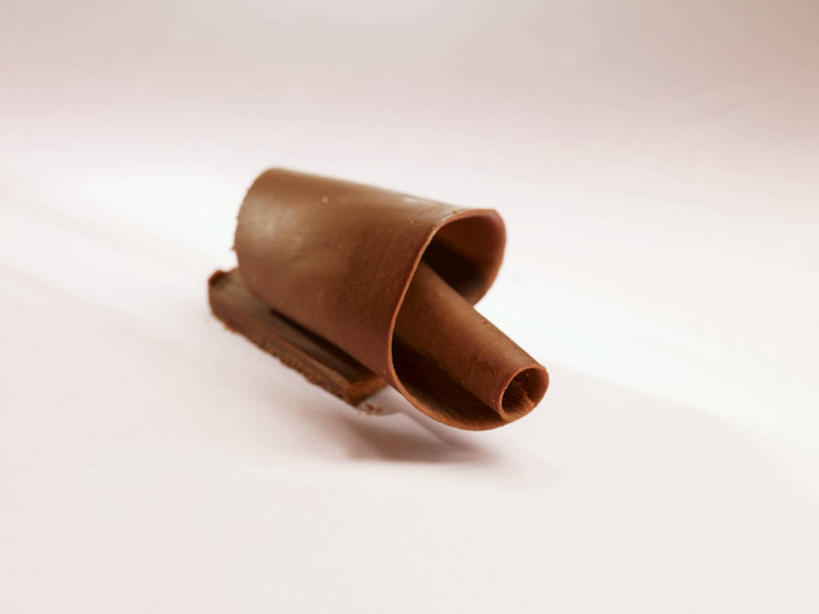 无人,横图,俯视,室内,特写,白天,餐桌,桌子,阴影,粉色背景,反射,影子,食品,糖,糖果,甜点,甜品,食物,一个,黑色,甜食,巧克力,摄影,影棚,单个,餐台,朱古力,彩图,高角度拍摄,影棚拍摄,拍摄