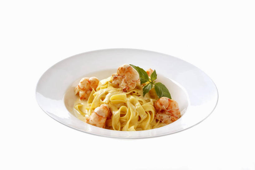 面食,面条,奶酪,意大利面,无人,横图,俯视,室内,特写,白天,白色背景,西餐,餐桌,桌子,餐具,叶子,一堆,许多,阴影,堆叠,堆积,反射,碟子,盘,影子,面,虾,干酪,起司,料理,食品,绿叶,芝士,营养,大虾,食物,一个,白色,盘子,碟,嫩叶,乳酪,西式,摄影,影棚,对虾,单个,餐台,堆,乳制品,发酵,斑节虾,东方对虾,中国对虾,叶,叶片,彩图,高角度拍摄,影棚拍摄,拍摄