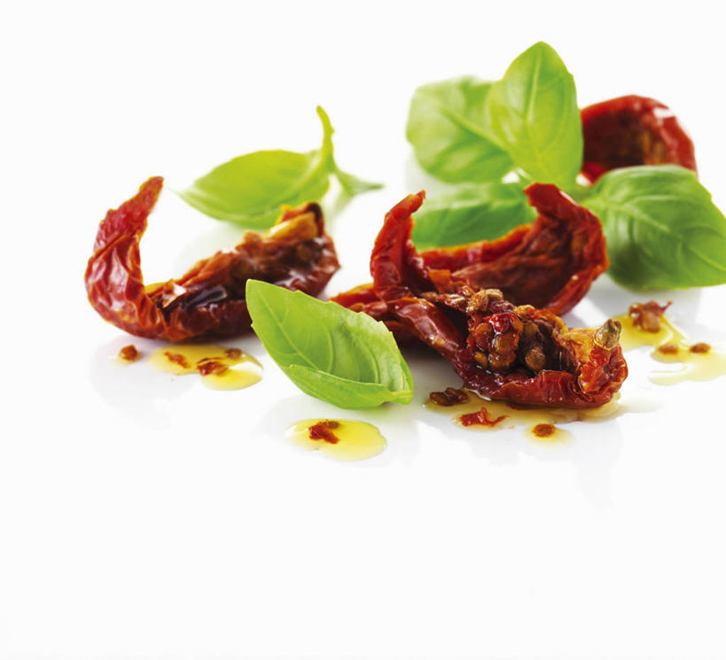 无人,横图,俯视,室内,特写,白天,白色背景,植物,蔬菜,西红柿,小番茄,叶子,阴影,新鲜,反射,影子,香料,食品,绿叶,草药,中药,食物,香草,嫩叶,摄影,有机食品,绿色食品,影棚,罗勒,紫苏,药材,中草药,九层塔,圣约瑟夫草,甜罗勒,兰香,中药材,本草,小西红柿,樱桃小番茄,珍珠小番茄,叶,叶片,樱桃番茄,圣女果,番茄,彩图,高角度拍摄,影棚拍摄,拍摄