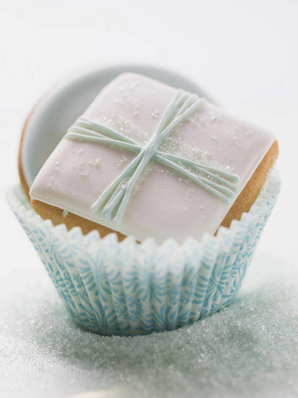 点心,无人,竖图,俯视,室内,特写,白天,白色背景,一块,阴影,反射,影子,食品,曲奇,食物,蓝色,饼干,零食,摄影,影棚,纸托,曲奇饼,曲奇饼干,蛋糕托,蛋糕托纸,蛋糕纸托,彩图,高角度拍摄,影棚拍摄,拍摄