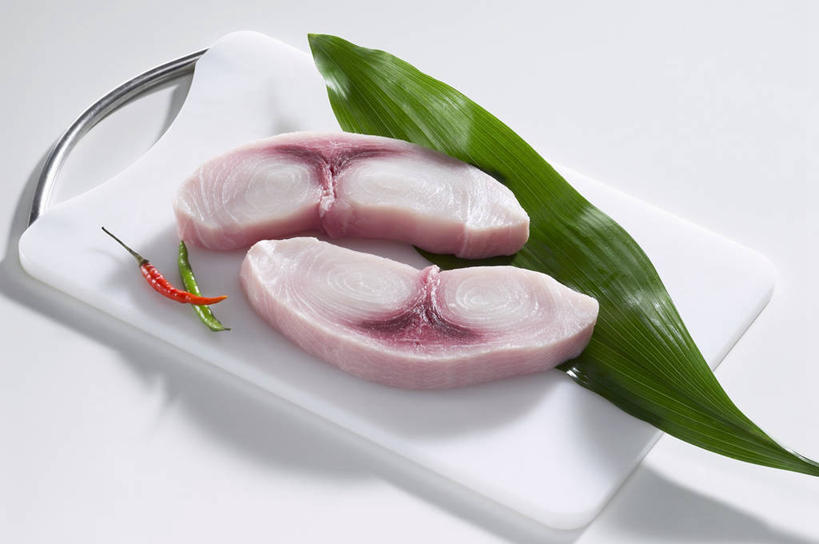 无人,横图,俯视,室内,特写,白天,白色背景,烹饪,西餐,辣椒,蔬菜,叶子,阴影,新鲜,反射,影子,粽叶,肉,鱼肉,牛排,牛肉,料理,食品,绿叶,案板,菜肴,美食,肉类,砧板,食物,嫩叶,西式,摄影,佳肴,有机食品,绿色食品,影棚,肉食,辣角,红海椒,大椒,辣虎,广椒,箬叶,芦苇叶,叶,叶片,辣子,红辣椒,海椒,番椒,彩图,高角度拍摄,影棚拍摄,拍摄