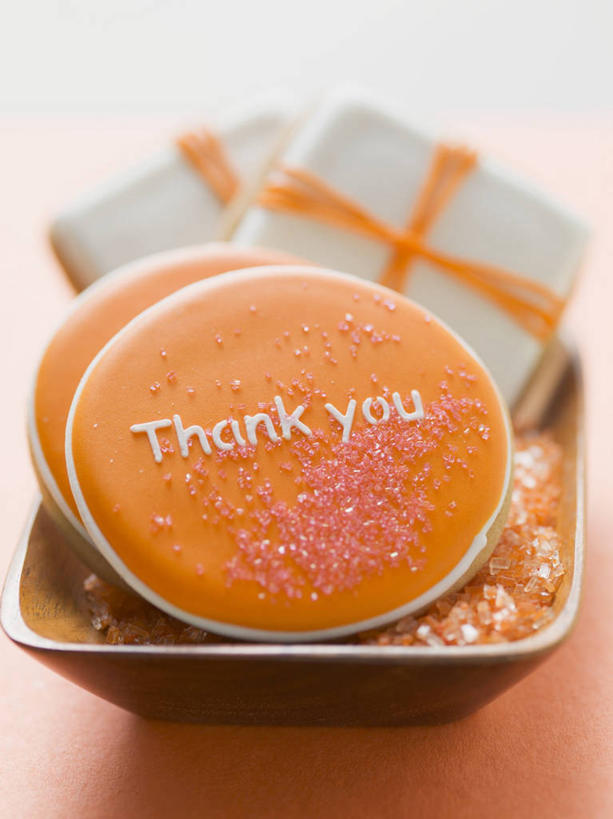 点心,无人,竖图,俯视,室内,特写,白天,白色背景,餐桌,桌子,一排,阴影,节日,朦胧,模糊,庆祝,整齐,反射,英文,标志,文字,影子,字符,陶瓷,字母,食品,陶瓷制品,曲奇,文化,标识,食物,排列,一个,容器,碗,饼干,零食,庆典,橙色,摄影,影棚,单个,餐台,纪念,储藏,英文字母,储存,队列,曲奇饼,曲奇饼干,感恩节,彩图,高角度拍摄,影棚拍摄,拍摄,贮存