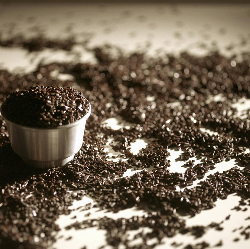 无人,横图,俯视,室内,特写,白天,餐桌,桌子,金属制品,一堆,阴影,堆叠,堆积,朦胧,模糊,反射,金属,粉末,影子,食品,糖,糖果,甜点,甜品,食物,一个,容器,碗,甜食,巧克力,粉,单个,餐台,储藏,朱古力,堆,储存,粉状,粉剂,彩图,高角度拍摄,贮存