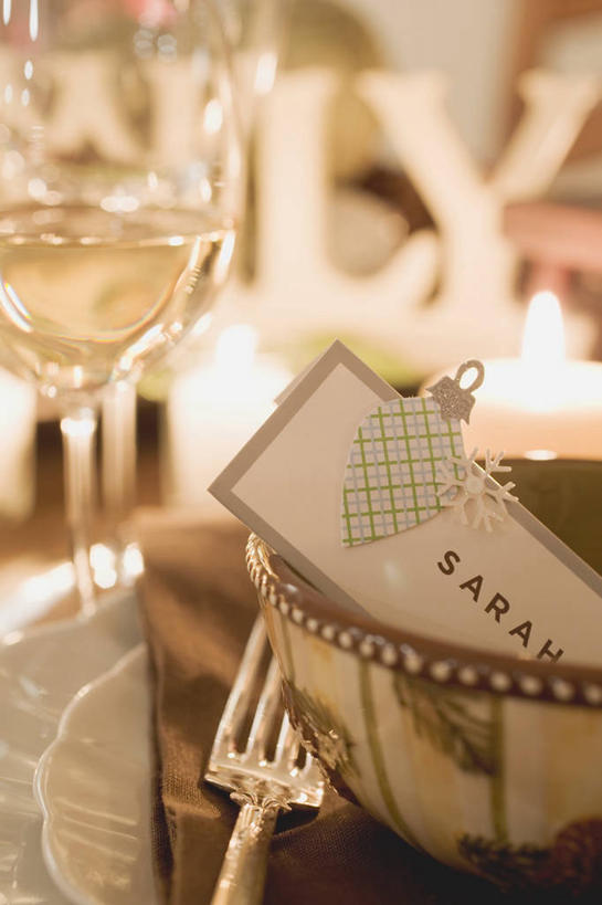 红酒,葡萄酒,无人,竖图,俯视,室内,特写,白天,桌面,桌子,杯子,蜡烛,阴影,朦胧,模糊,反射,光线,木制,高脚杯,火焰,影子,烛光,陶瓷,陶瓷制品,红酒杯,白葡萄酒,酒类,燃烧,玻璃制品,酒,饮料,一个,酒杯,木制品,容器,碗,点燃,单个,储藏,葡萄酒杯,储存,玻璃杯,彩图,高角度拍摄,贮存