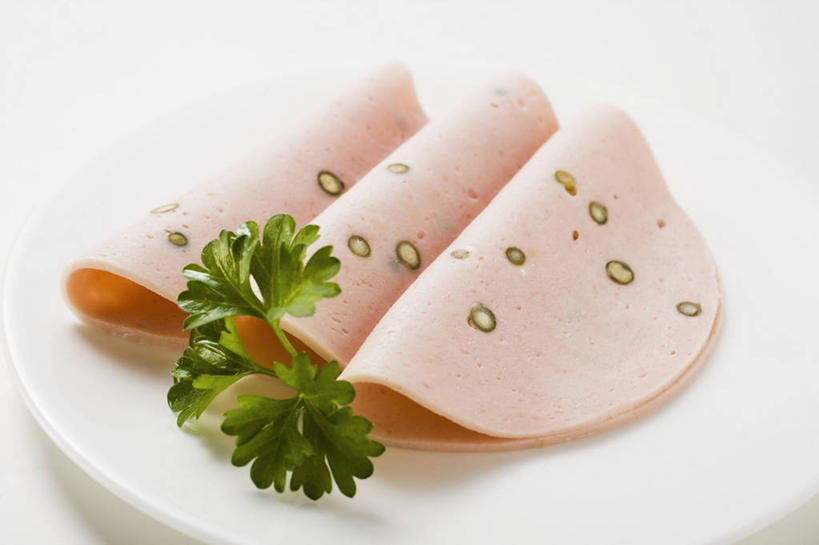 无人,横图,俯视,室内,特写,白天,白色背景,烹饪,西餐,餐桌,桌子,芹菜,蔬菜,餐具,一排,阴影,整齐,反射,碟子,盘,影子,肉,香肠,料理,食品,腊肠,三片,菜肴,美食,肉类,食物,排列,一个,白色,盘子,碟,西式,摄影,佳肴,荷兰芹,欧芹,香芹,影棚,单个,餐台,队列,肉食,法香,巴西利,洋香菜,洋芫荽,法国香菜,旱芹菜,番荽,彩图,高角度拍摄,影棚拍摄,拍摄