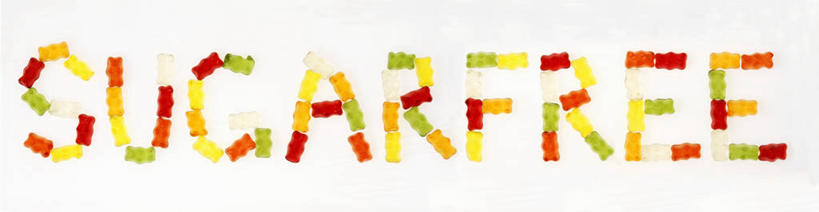 无人,横图,俯视,室内,特写,白天,白色背景,餐桌,桌子,许多,阴影,反射,英文,标志,文字,影子,字符,字母,食品,糖,糖果,甜点,甜品,标识,食物,排列,甜食,摄影,影棚,餐台,英文字母,硬糖,摆列,彩图,高角度拍摄,影棚拍摄,拍摄,布列,分列