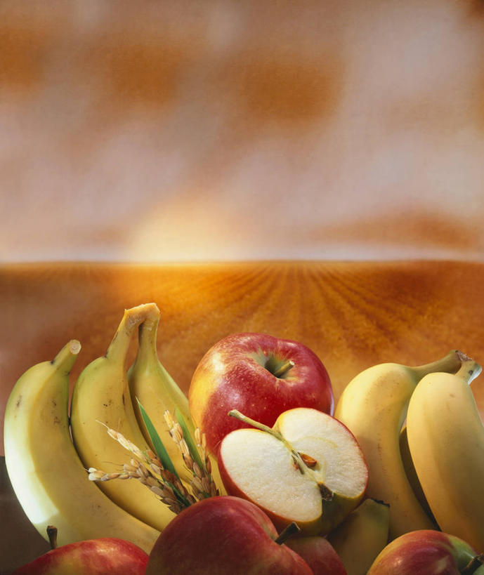 无人,竖图,俯视,室内,特写,白天,桌面,桌子,苹果,香蕉,水果,一堆,许多,切开,阴影,堆叠,堆积,朦胧,模糊,新鲜,反射,木制,影子,生食,食品,果实,食物,红色,木制品,切,有机食品,绿色食品,堆,剖面,切面,甘蕉,彩图,高角度拍摄