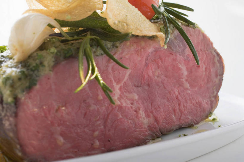 点心,无人,横图,俯视,室内,特写,白天,白色背景,餐桌,桌子,蔬菜,土豆,餐具,切开,阴影,新鲜,反射,碟子,盘,影子,调料,酱料,酱汁,肉,佐料,牛肉,食品,调味品,调味料,薯片,酱,肉类,食物,一个,红色,盘子,碟,零食,切,摄影,有机食品,绿色食品,影棚,单个,餐台,剖面,肉食,垃圾食品,切面,馍馍蛋,洋芋,山药蛋,马铃薯,彩图,高角度拍摄,影棚拍摄,拍摄