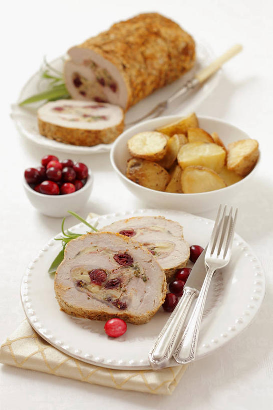 无人,竖图,俯视,室内,特写,白天,白色背景,餐桌,桌子,蔬菜,餐具,许多,切开,阴影,新鲜,反射,叉子,刀叉,刀子,碟子,盘,影子,陶瓷,菌菇,蘑菇,肉,食品,陶瓷制品,很多,菌类,猪肉,肉类,食物,盘子,容器,碟,碗,切,食用菌,摄影,有机食品,绿色食品,影棚,餐台,储藏,储存,餐刀,剖面,肉食,餐叉,切面,豚肉,进餐用具,彩图,高角度拍摄,影棚拍摄,拍摄,贮存