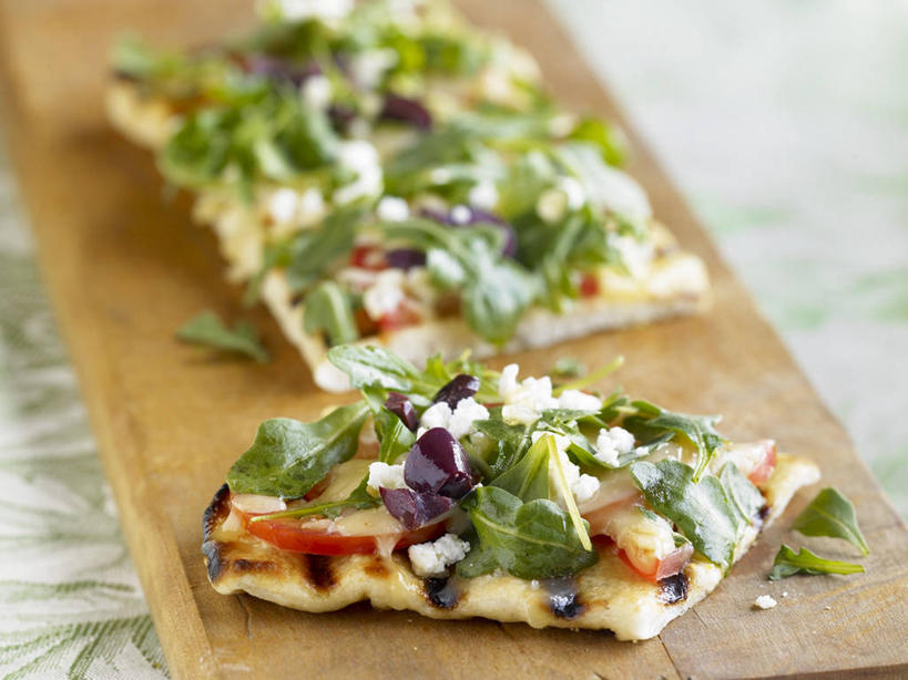 奶酪,无人,横图,俯视,室内,特写,白天,餐桌,桌子,蔬菜,西红柿,一块,阴影,朦胧,模糊,新鲜,反射,木制,影子,干酪,起司,食品,案板,芝士,营养,砧板,食物,木制品,乳酪,有机食品,绿色食品,餐台,乳制品,发酵,芝麻菜,德国芥菜,火箭生莱,芸芥,芝麻叶,紫花南芥,番茄,彩图,高角度拍摄