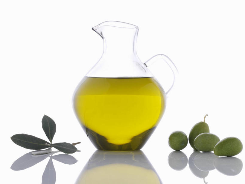 无人,横图,俯视,室内,特写,白天,白色背景,植物,餐桌,桌子,橄榄,蔬菜,叶子,阴影,新鲜,反射,罐子,影子,食用油,油,橄榄油,食品,绿叶,枝条,玻璃制品,树,树木,树枝,食物,一个,绿色,玻璃瓶,瓶子,嫩叶,摄影,有机食品,绿色食品,影棚,单个,餐台,植物油,虬枝,枝杈,叶,叶片,青果,白榄,彩图,高角度拍摄,影棚拍摄,拍摄