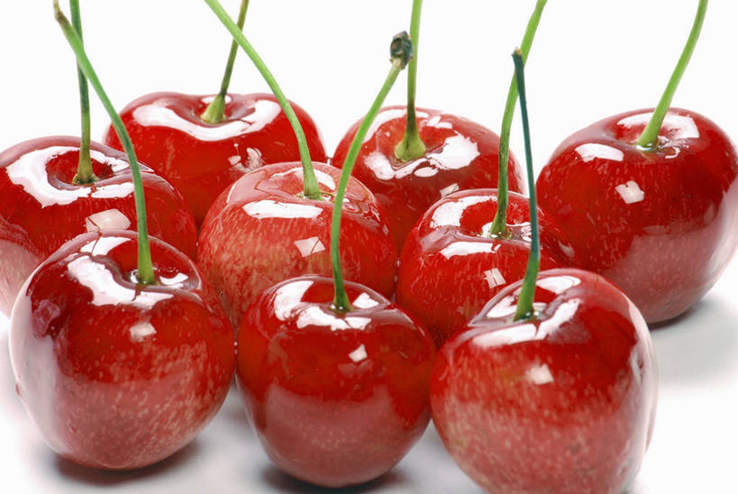 无人,横图,俯视,室内,特写,白天,白色背景,餐桌,桌子,樱桃,水果,许多,阴影,新鲜,反射,粘稠,影子,调料,生食,食品,糖,果实,调味品,调味料,食物,红色,摄影,有机食品,绿色食品,影棚,餐台,糖浆,黏稠,浓厚,樱珠,莺桃,英桃,楔桃,牛桃,荆桃,彩图,高角度拍摄,影棚拍摄,拍摄