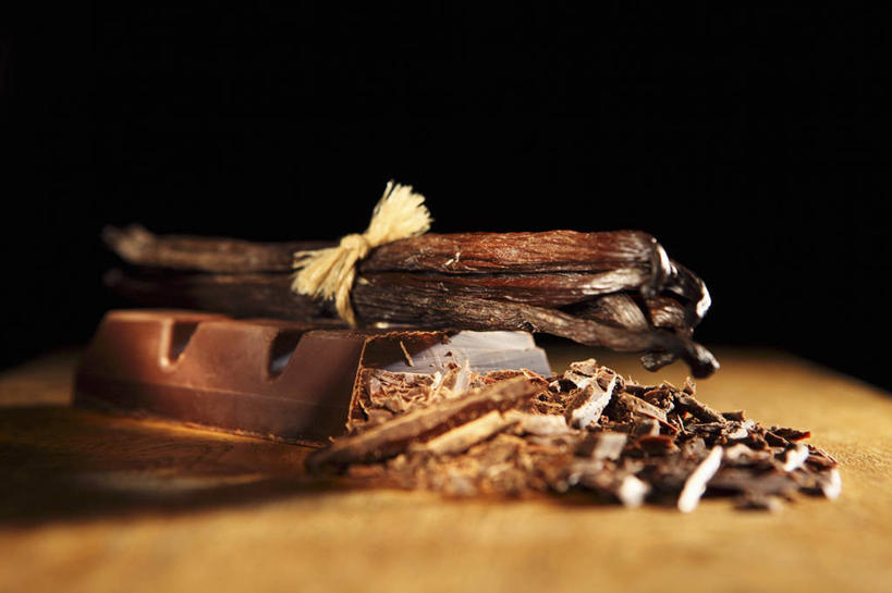 无人,横图,俯视,室内,特写,白天,桌面,桌子,一堆,许多,阴影,堆叠,堆积,黑色背景,反射,木制,粉末,影子,食品,糖,糖果,甜点,甜品,软糖,食物,木制品,甜食,巧克力,粉,摄影,影棚,朱古力,堆,粉状,粉剂,彩图,高角度拍摄,影棚拍摄,拍摄