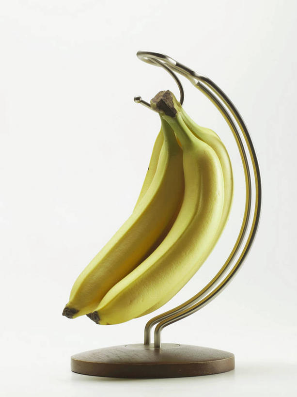 无人,竖图,室内,特写,白天,白色背景,正面,桌面,桌子,香蕉,水果,金属制品,吊挂,悬挂,阴影,新鲜,反射,金属,木制,影子,生食,食品,果实,挂,架子,食物,一个,黄色,木制品,摄影,有机食品,绿色食品,影棚,单个,甘蕉,彩图,影棚拍摄,拍摄