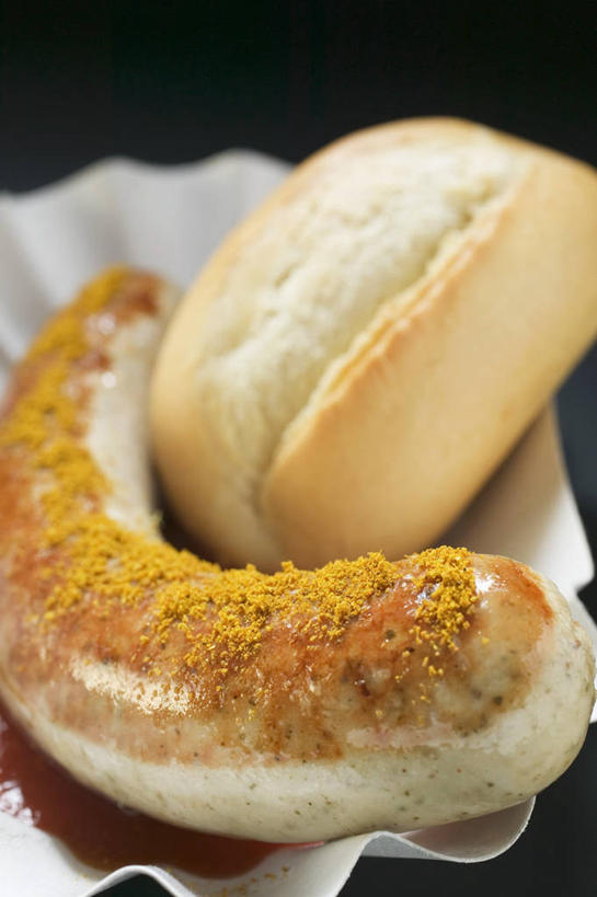 点心,面包,咖哩,无人,竖图,俯视,室内,特写,白天,烹饪,餐桌,桌子,餐具,阴影,黑色背景,反射,碟子,盘,影子,调料,酱料,酱汁,茄汁,肉,香肠,佐料,料理,食品,面点,腊肠,调味品,调味料,番茄酱,猪肉,酱,咖喱,菜肴,美食,肉类,食物,糕点,一个,盘子,碟,摄影,佳肴,影棚,单个,餐台,肉食,豚肉,彩图,高角度拍摄,影棚拍摄,拍摄