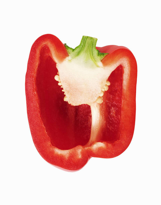 无人,竖图,俯视,室内,特写,白天,白色背景,桌面,桌子,辣椒,蔬菜,切开,阴影,新鲜,反射,木制,影子,食品,食物,红色,木制品,切,摄影,有机食品,绿色食品,影棚,剖面,彩椒,切面,辣角,红海椒,大椒,辣虎,广椒,甜椒,柿子椒,辣子,海椒,番椒,灯笼椒,彩图,高角度拍摄,影棚拍摄,拍摄