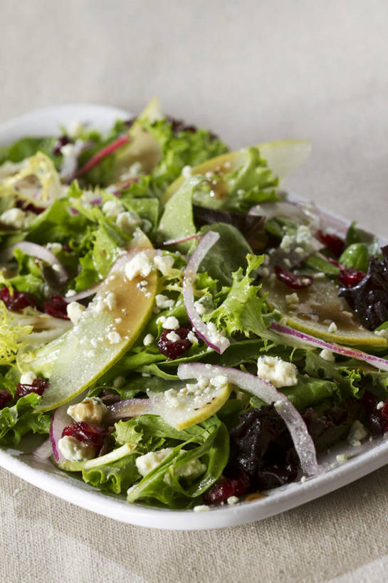 奶酪,无人,竖图,俯视,室内,特写,白天,桌面,桌子,梨,蔬菜,洋葱,餐具,水果,阴影,新鲜,反射,木制,碟子,盘,影子,生食,蔬菜沙拉,干酪,起司,沙拉,食品,芝士,营养,色拉,沙律,食物,一个,盘子,木制品,碟,乳酪,香梨,有机食品,绿色食品,单个,色拉酱,乳制品,玉葱,千岛酱,发酵,芝麻菜,山羊奶酪,德国芥菜,火箭生莱,芸芥,芝麻叶,紫花南芥,生梨,圆葱,洋葱头,球葱,葱头,彩图,高角度拍摄