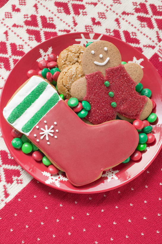 点心,无人,竖图,俯视,室内,特写,白天,桌面,桌子,餐具,鞋子,圣诞节,阴影,节日,庆祝,反射,木制,布料,碟子,盘,影子,食品,糖,糖果,甜点,甜品,软糖,曲奇,布纹,文化,靴子,桌布,食物,糕点,盘子,餐巾,木制品,碟,台布,饼干,甜食,零食,庆典,纪念,牛仔靴,曲奇饼,曲奇饼干,姜饼,德式姜饼,彩图,高角度拍摄