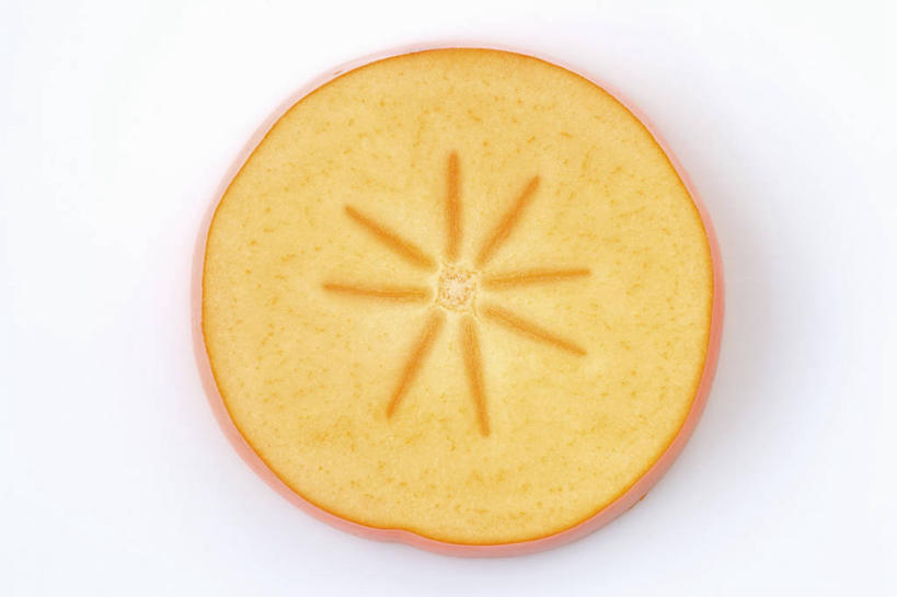 无人,横图,俯视,室内,特写,白天,白色背景,浆果,柿子,水果,一片,切开,阴影,新鲜,反射,纹路,纹理,影子,生食,食品,果实,食物,黄色,切,摄影,有机食品,绿色食品,影棚,剖面,切面,肌理,彩图,高角度拍摄,影棚拍摄,拍摄