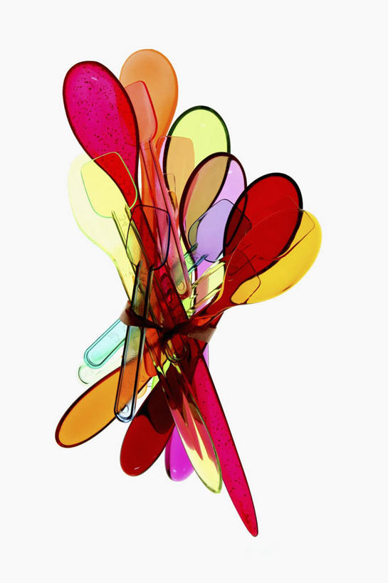 无人,竖图,俯视,彩色,室内,特写,白天,白色背景,静物,一堆,许多,阴影,堆叠,堆积,反射,影子,勺子,塑料,塑料制品,调羹,汤匙,摄影,影棚,堆,五颜六色,色彩斑斓,五彩缤纷,五彩斑斓,五光十色,彩图,高角度拍摄,影棚拍摄,拍摄