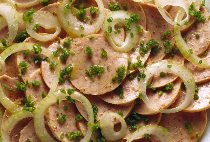 无人,横图,俯视,室内,特写,白天,烹饪,西餐,蔬菜,洋葱,一堆,许多,阴影,堆叠,堆积,新鲜,反射,影子,香肠,料理,食品,腊肠,菜肴,美食,食物,西式,摄影,佳肴,有机食品,绿色食品,影棚,堆,玉葱,圆葱,洋葱头,球葱,葱头,彩图,高角度拍摄,影棚拍摄,拍摄