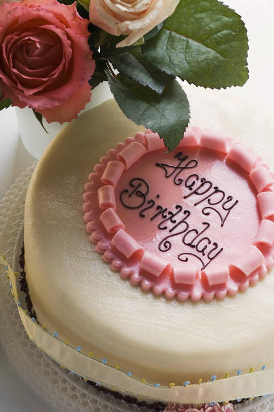 点心,无人,竖图,俯视,室内,特写,白天,爱情,幸福,纯洁,热情,餐桌,桌子,玫瑰,餐具,叶子,阴影,反射,英文,标志,碟子,盘,文字,影子,字符,字母,食品,绿叶,玫瑰花,浪漫,文化,标识,食物,糕点,两朵,粉色,红色,盘子,碟,生日蛋糕,祈祷,温暖,温馨,嫩叶,恩爱,许愿,摄影,影棚,餐台,纪念,英文字母,祈求,和睦,感动,尊敬,平安,天真,刺玫花,徘徊花,叶,叶片,彩图,高角度拍摄,影棚拍摄,拍摄,融洽,蛋糕