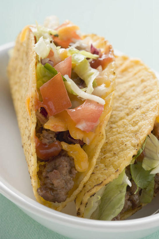 无人,竖图,俯视,室内,特写,白天,玉米,餐桌,桌子,蔬菜,西红柿,阴影,新鲜,反射,棒子,影子,陶瓷,玉蜀黍,食品,陶瓷制品,食物,一个,容器,碗,有机食品,绿色食品,单个,餐台,储藏,苞米,储存,苞芦,苞谷,包谷,大蜀黍,番麦,薏米包,玉高粱,玉麦,珍珠米,番茄,彩图,高角度拍摄,贮存