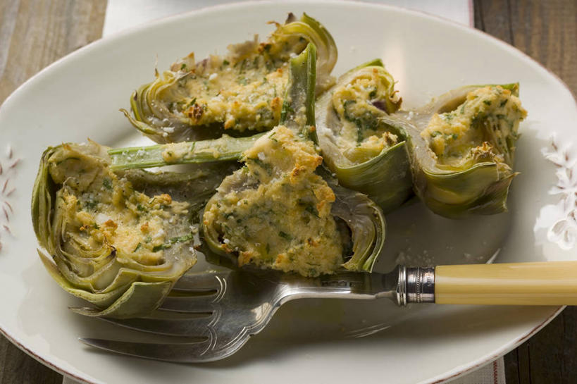 点心,面包,无人,横图,俯视,室内,特写,白天,烹饪,西餐,餐桌,桌子,蔬菜,餐具,一把,阴影,新鲜,反射,叉子,碟子,盘,影子,朝鲜蓟,料理,食品,面点,菜肴,美食,食物,糕点,白色,盘子,碟,洋蓟,西式,摄影,佳肴,有机食品,绿色食品,影棚,餐台,餐叉,进餐用具,彩图,高角度拍摄,影棚拍摄,拍摄,菜蓟,法国百合,球洋蓟,蔬菜之皇,洋百合