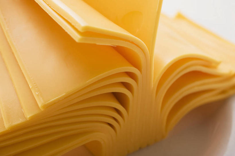 奶酪,无人,横图,俯视,室内,特写,白天,白色背景,餐桌,桌子,一排,许多,阴影,整齐,反射,影子,干酪,起司,芝士,营养,排列,黄色,乳酪,摄影,影棚,餐台,乳制品,队列,发酵,彩图,高角度拍摄,影棚拍摄,拍摄