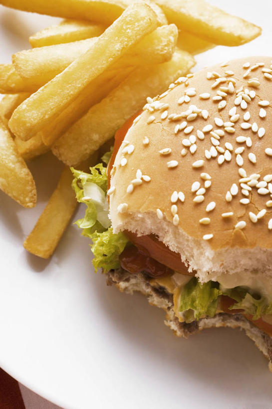 点心,面包,无人,竖图,俯视,室内,特写,白天,白色背景,烹饪,西餐,餐桌,桌面,桌子,蔬菜,土豆,餐具,阴影,新鲜,反射,木制,碟子,盘,影子,生菜,莴苣,肉,芝麻,汉堡,牛肉,料理,食品,面点,薯条,菜肴,美食,肉类,食物,糕点,一个,盘子,木制品,碟,快餐,西式,摄影,佳肴,有机食品,绿色食品,影棚,单个,餐台,肉食,西式快餐,垃圾食品,馍馍蛋,脂麻,胡麻,白麻,巨胜子,春菜,鹅仔菜,莴仔菜,千金菜,油麻,叶用莴苣,洋芋,山药蛋,马铃薯,彩图,高角度拍摄,影棚拍摄,拍摄