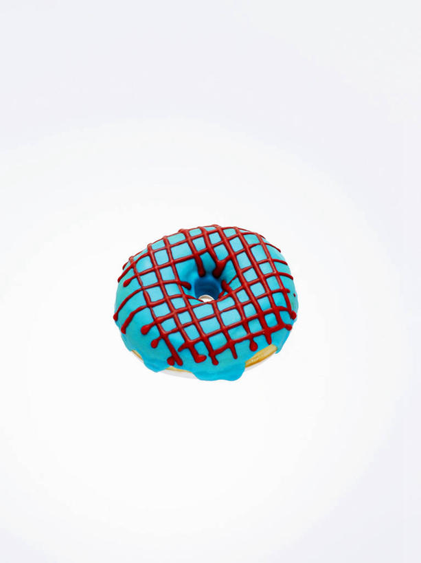 点心,面包,无人,竖图,俯视,室内,特写,白天,白色背景,桌面,桌子,阴影,反射,粘稠,木制,影子,调料,食品,糖,面点,调味品,调味料,食物,糕点,一个,蓝色,木制品,甜甜圈,摄影,影棚,单个,糖浆,黏稠,浓厚,多纳滋面包,唐纳滋,面包圈,彩图,高角度拍摄,影棚拍摄,拍摄