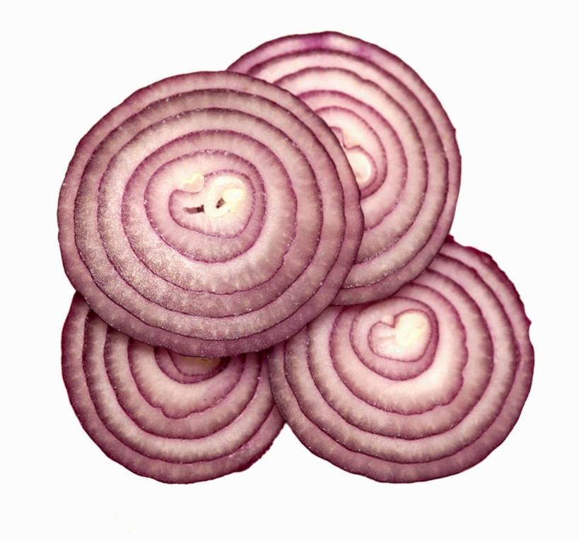 无人,横图,俯视,室内,特写,白天,白色背景,桌面,桌子,蔬菜,洋葱,切开,阴影,新鲜,反射,纹路,木制,纹理,影子,食品,食物,红色,木制品,切,摄影,有机食品,绿色食品,影棚,玉葱,剖面,切面,肌理,圆葱,洋葱头,球葱,葱头,彩图,高角度拍摄,影棚拍摄,拍摄