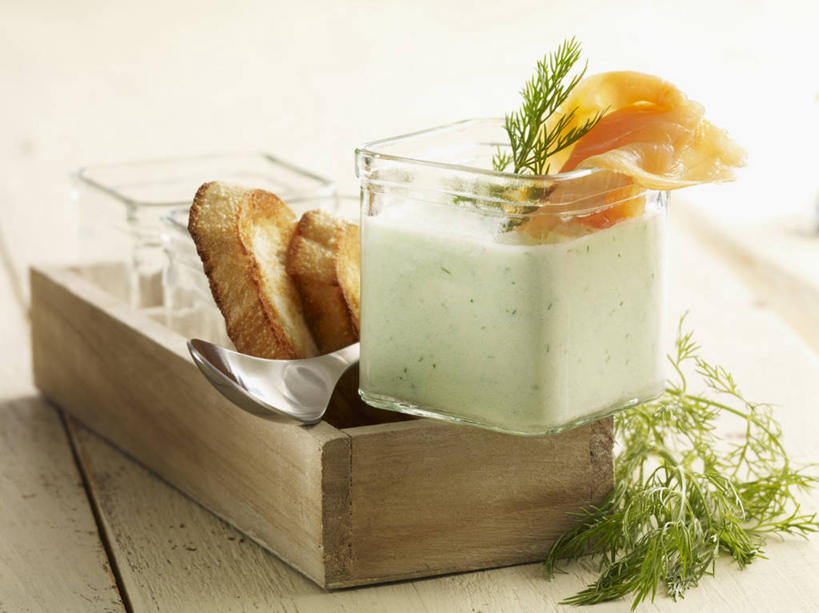 点心,三文鱼,牛奶,无人,横图,俯视,室内,特写,白天,餐桌,桌子,鲑鱼,叶子,玻璃,阴影,朦胧,模糊,装饰,反射,木制,木盒,影子,食品,甜点,甜品,绿叶,饮品,营养,酸奶,玻璃制品,食物,糕点,饮料,三个,木制品,容器,碗,甜食,奶油,嫩叶,餐台,储藏,华丽,修饰,大马哈鱼,点缀,配菜,乳制品,奶,储存,发酵,莳萝,撒蒙鱼,萨门鱼,冰海之皇,鲑,衬托,美观,雅致,雅观,洋茴香,土茴香,马哈鱼,麻哈鱼,大麻哈鱼,优格,优酪乳,激凌,克林姆,淇淋,叶,叶片,彩图,高角度拍摄,贮存