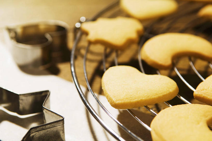 点心,无人,横图,俯视,室内,特写,白天,爱情,餐桌,桌子,金属制品,许多,阴影,爱心,朦胧,模糊,反射,金属,影子,星星,食品,曲奇,很多,浪漫,食物,纸巾,饼干,零食,温暖,温馨,心形,星形,恩爱,餐台,模具,和睦,五角形,曲奇饼,曲奇饼干,心型,五角星,彩图,高角度拍摄,融洽