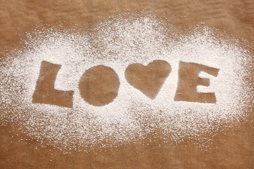 无人,横图,俯视,室内,特写,白天,爱情,餐桌,桌子,一排,阴影,爱心,整齐,反射,英文,标志,粉末,文字,影子,字符,字母,调料,糖,调味品,浪漫,调味料,标识,排列,温暖,温馨,心形,粉,恩爱,餐台,英文字母,和睦,队列,粉状,粉剂,心型,彩图,高角度拍摄,融洽