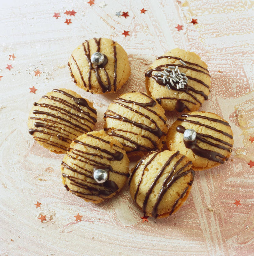 点心,无人,竖图,俯视,室内,特写,白天,桌面,桌子,许多,阴影,反射,木制,影子,食品,糖,糖果,甜点,甜品,曲奇,食物,木制品,饼干,甜食,零食,巧克力,朱古力,曲奇饼,曲奇饼干,彩图,高角度拍摄