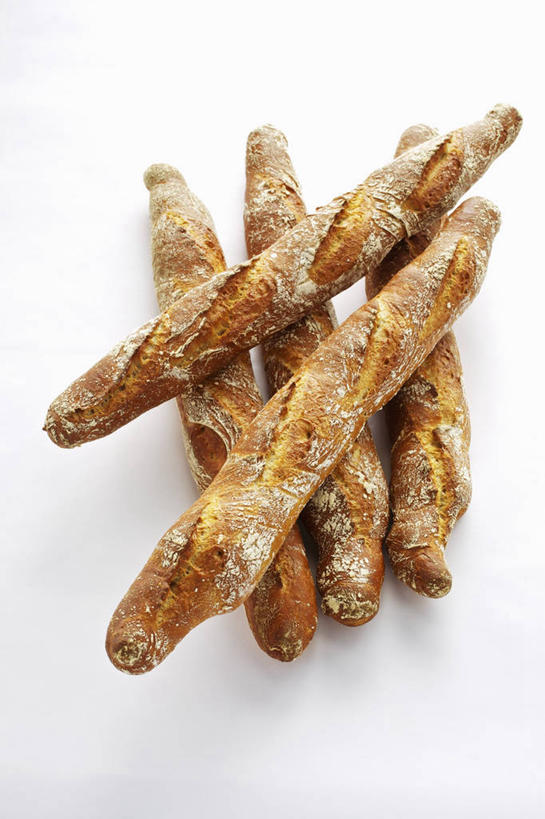 点心,面包,无人,竖图,俯视,室内,特写,白天,白色背景,餐桌,桌子,一堆,许多,阴影,堆叠,堆积,反射,影子,食品,面点,很多,法国面包,食物,糕点,摄影,影棚,餐台,堆,法棍,长棍面包,法式长棍面包,彩图,高角度拍摄,影棚拍摄,拍摄