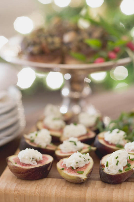 点心,奶酪,无人,竖图,俯视,室内,特写,白天,餐桌,桌子,水果,圣诞节,一堆,许多,阴影,堆叠,堆积,节日,朦胧,模糊,庆祝,新鲜,反射,影子,调味,生食,香料,佐料,干酪,起司,食品,甜点,甜品,果实,芝士,营养,文化,食物,糕点,甜食,庆典,乳酪,有机食品,绿色食品,餐台,纪念,堆,配料,乳制品,发酵,作料,蛋糕台,彩图,高角度拍摄