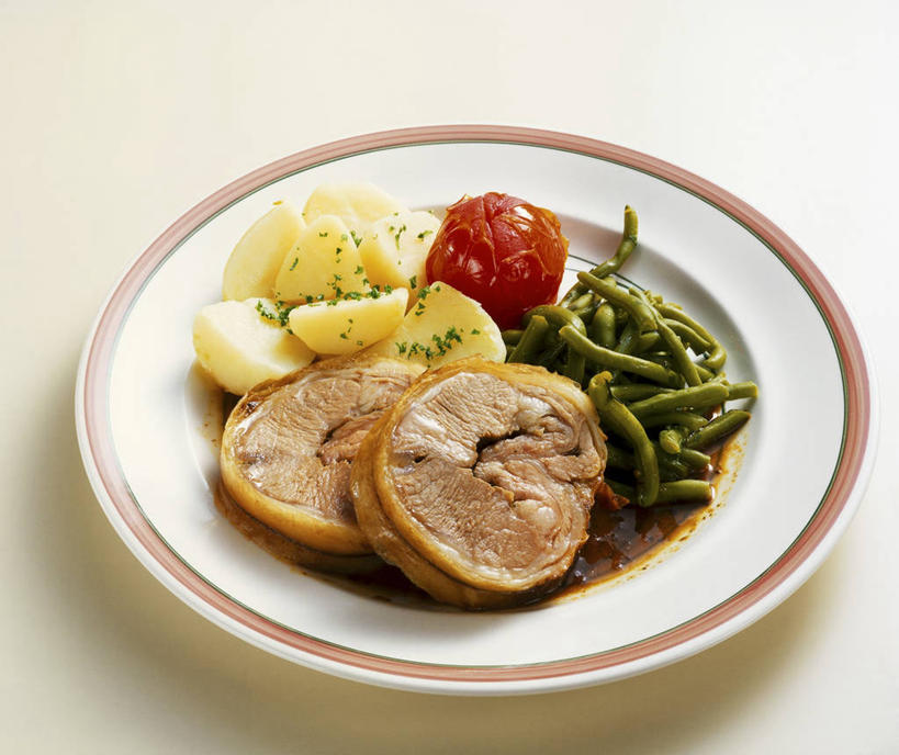 无人,横图,俯视,室内,特写,白天,白色背景,烹饪,西餐,植物,餐桌,桌子,豆,蔬菜,土豆,西红柿,餐具,许多,阴影,新鲜,反射,碟子,盘,影子,豆类,豆子,调料,酱料,酱汁,肉,佐料,料理,食品,调味品,调味料,羊肉,酱,菜肴,美食,肉类,食物,一个,盘子,碟,西式,摄影,佳肴,有机食品,绿色食品,影棚,单个,餐台,肉食,豆科,馍馍蛋,青大豆,洋芋,山药蛋,青豆,马铃薯,番茄,彩图,高角度拍摄,影棚拍摄,拍摄