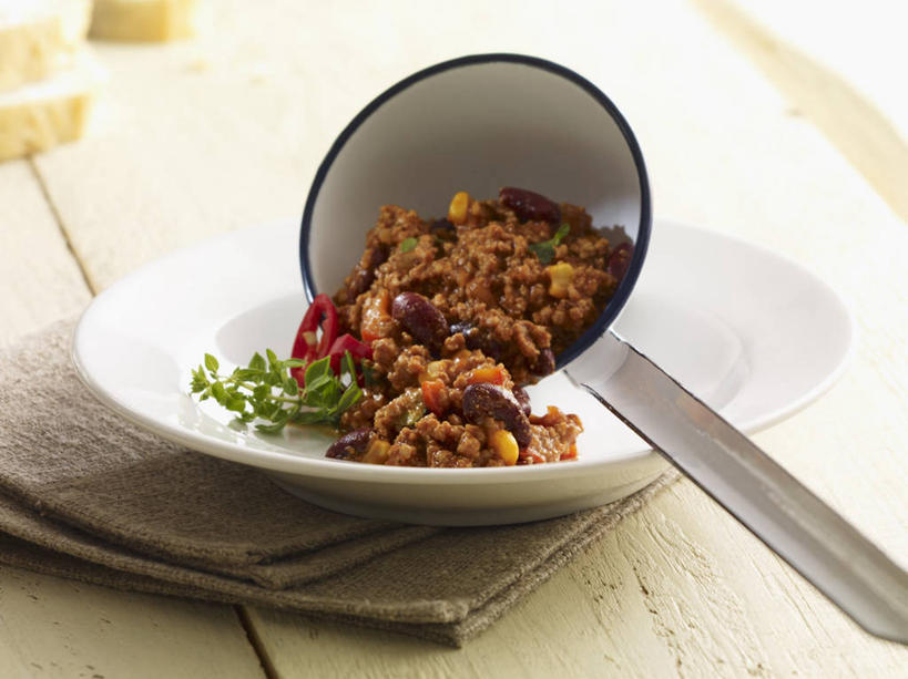 无人,横图,俯视,室内,特写,白天,玉米,植物,餐桌,桌子,豆,辣椒,蔬菜,餐具,阴影,新鲜,反射,棒子,碟子,盘,影子,勺子,豆类,豆子,玉蜀黍,刀豆,肉,食品,四季豆,肉类,食物,两个,盘子,调羹,碟,汤匙,有机食品,绿色食品,餐台,苞米,苞芦,芸豆,肉食,墨角兰,豆科,辣角,红海椒,大椒,辣虎,广椒,苞谷,菜豆,二季豆,白肾豆,架豆,玉豆,去豆,包谷,大蜀黍,番麦,薏米包,玉高粱,玉麦,珍珠米,马郁兰草,多花菜豆,辣子,红辣椒,海椒,番椒,彩图,高角度拍摄