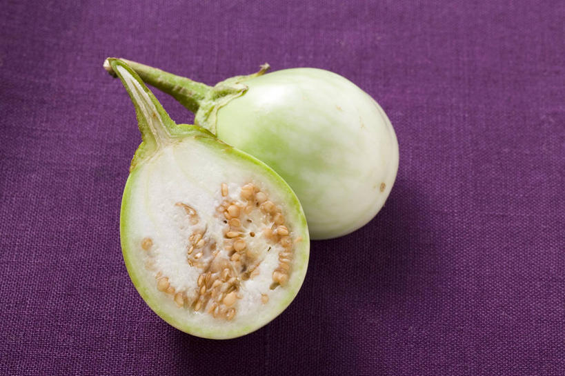 无人,横图,俯视,室内,特写,白天,蔬菜,西红柿,小番茄,切开,阴影,紫色背景,新鲜,反射,影子,食品,食物,绿色,切,摄影,有机食品,绿色食品,影棚,剖面,切面,小西红柿,樱桃小番茄,珍珠小番茄,樱桃番茄,圣女果,番茄,彩图,高角度拍摄,影棚拍摄,拍摄