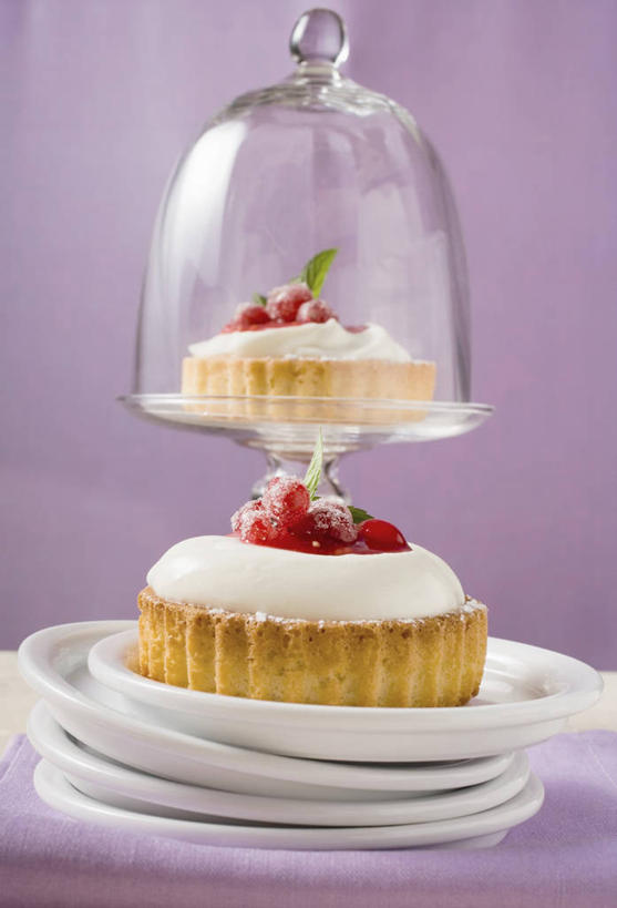 点心,无人,竖图,俯视,室内,特写,白天,浆果,餐具,水果,一堆,许多,阴影,堆叠,堆积,紫色背景,新鲜,反射,碟子,盘,影子,灯笼果,生食,食品,甜点,甜品,果实,食物,糕点,盘子,碟,甜食,奶油,摄影,有机食品,绿色食品,影棚,堆,乳制品,红醋栗,激凌,克林姆,淇淋,醋栗,彩图,高角度拍摄,影棚拍摄,拍摄